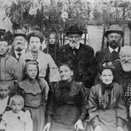 Gruppenfoto anläßlich der Goldene Hochzeit meiner Urgroßeltern 1905