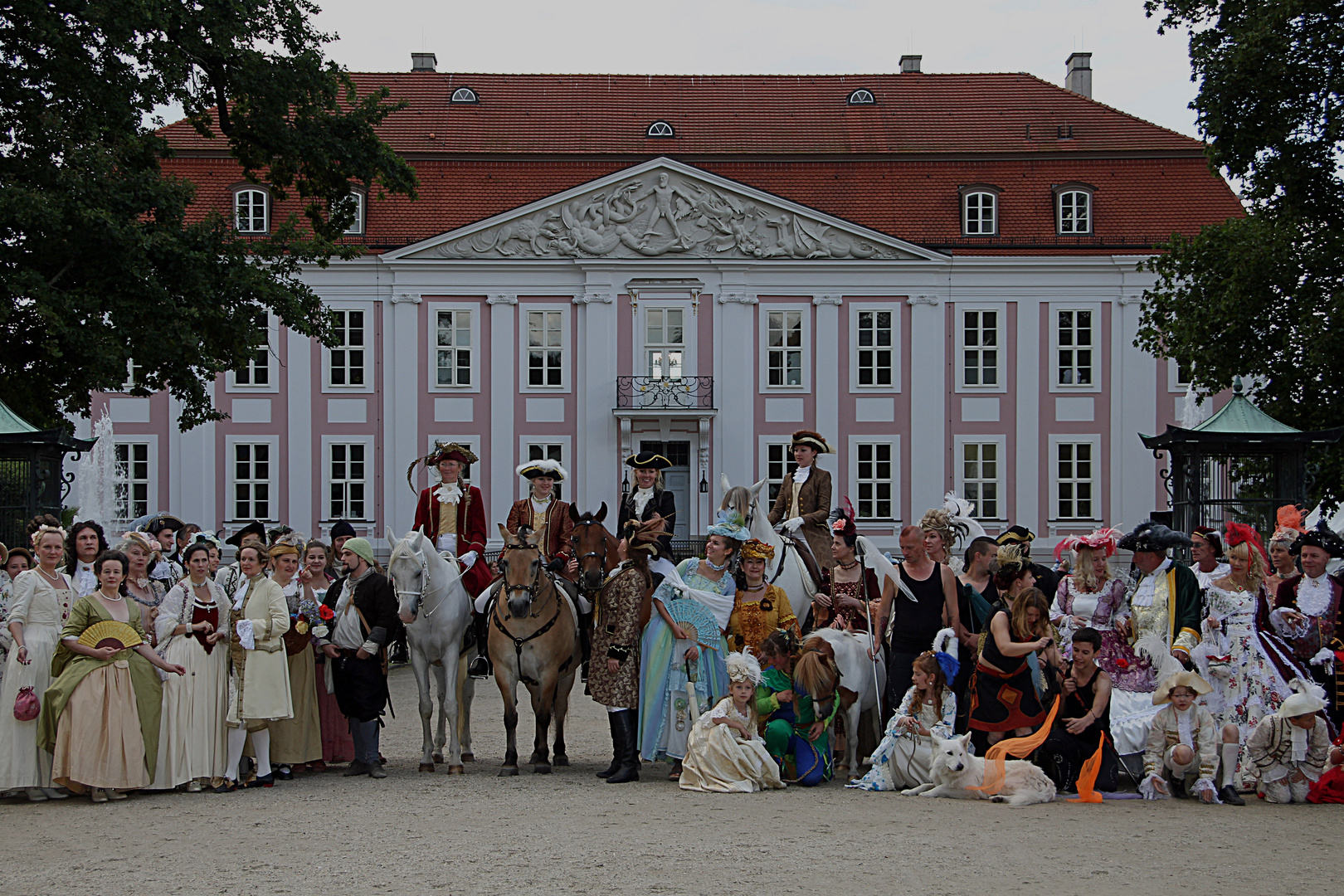 Gruppenfoto zum Rokoko-Fest ...