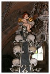 Gruselig oder nur skuril? Maria-Himmelfahrt-Kirche in Kutna Hora