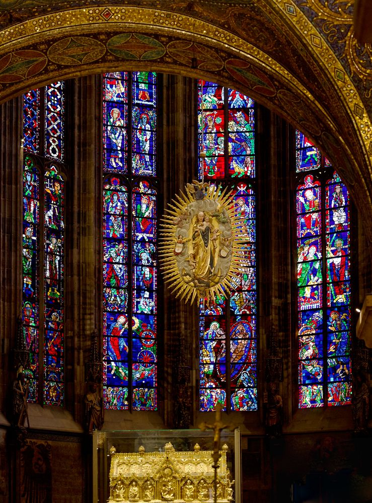 Gruss zum Sonntag aus dem Dom zu Aachen......(bitte full screen)