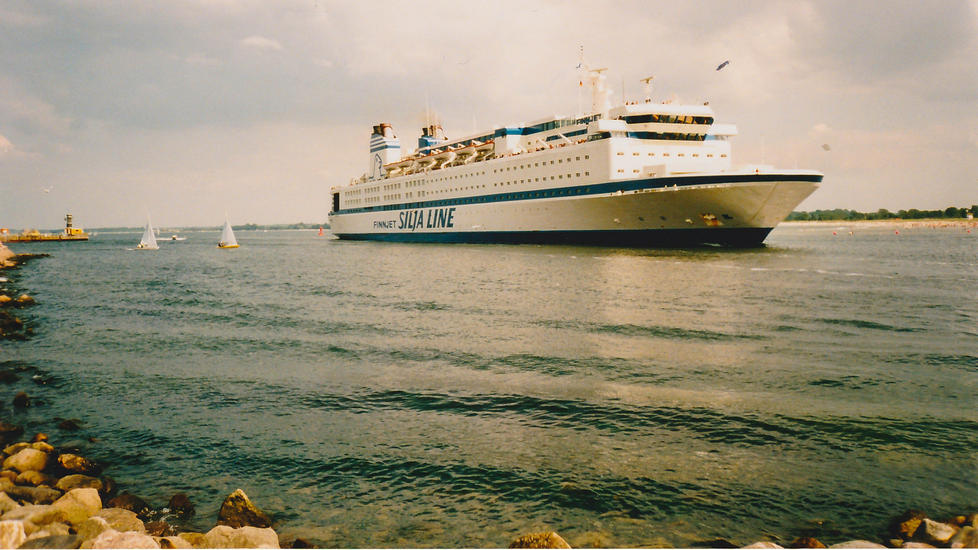 GTS Finnjet 1998 arrives Port of Travemuende