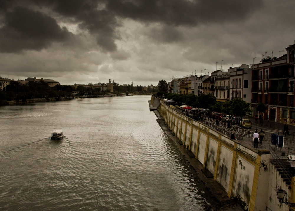 ...Guadalquivir y calle Betis...