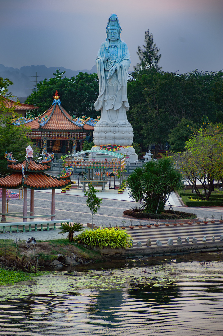 Guanyin statue beside the historical bridge