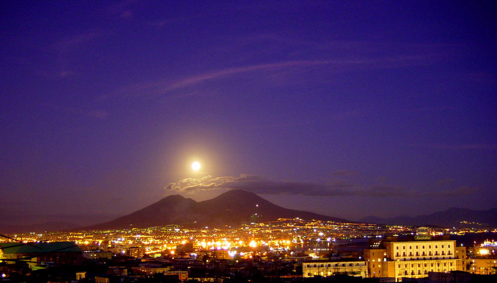 GUARDANDO DAL MIO TERRAZZO.