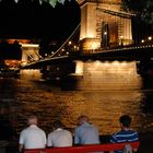 Guardando il Ponte delle Catene