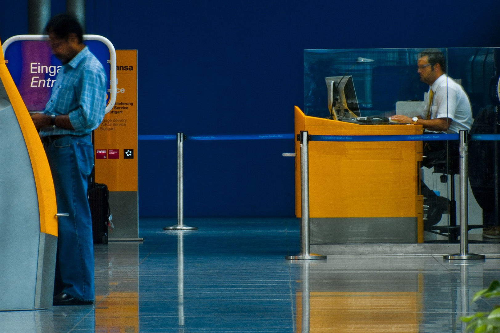 guardando lo schermo, Fraport IV