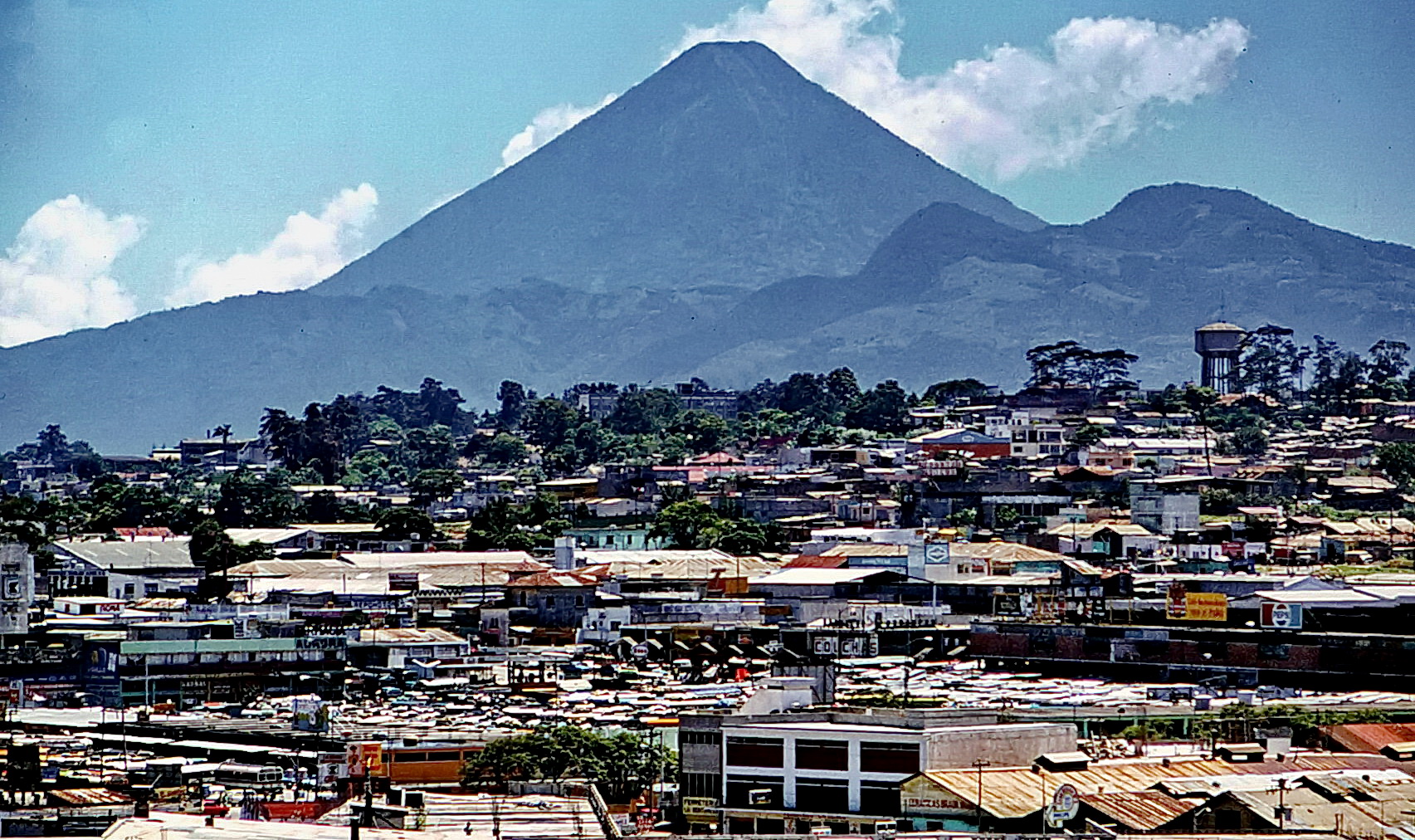 Guatemala City und Vulkan Agua 3760 m