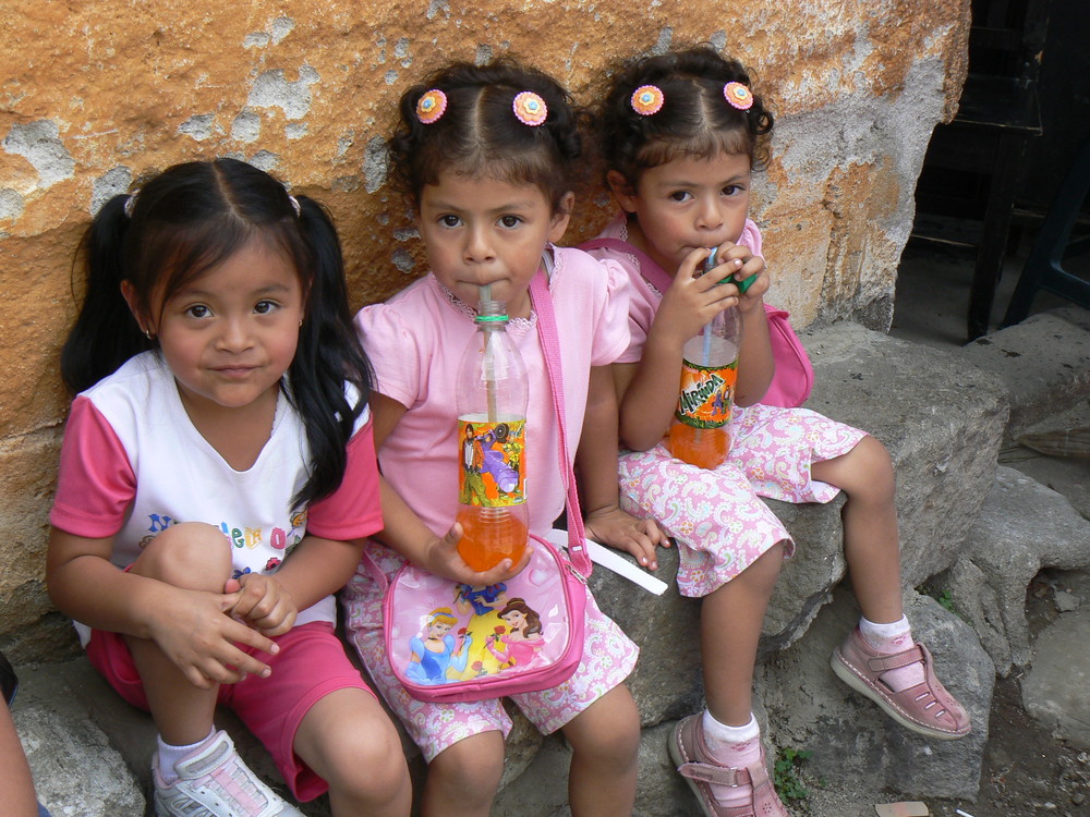 Guatemaltekische Kinder am Fest