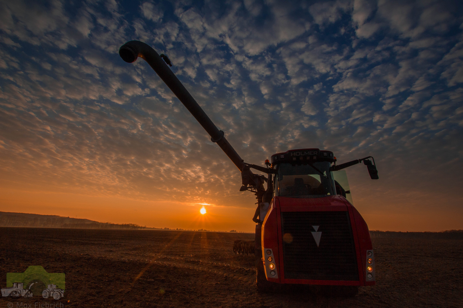 Güllebomber im Sonnenaufgang