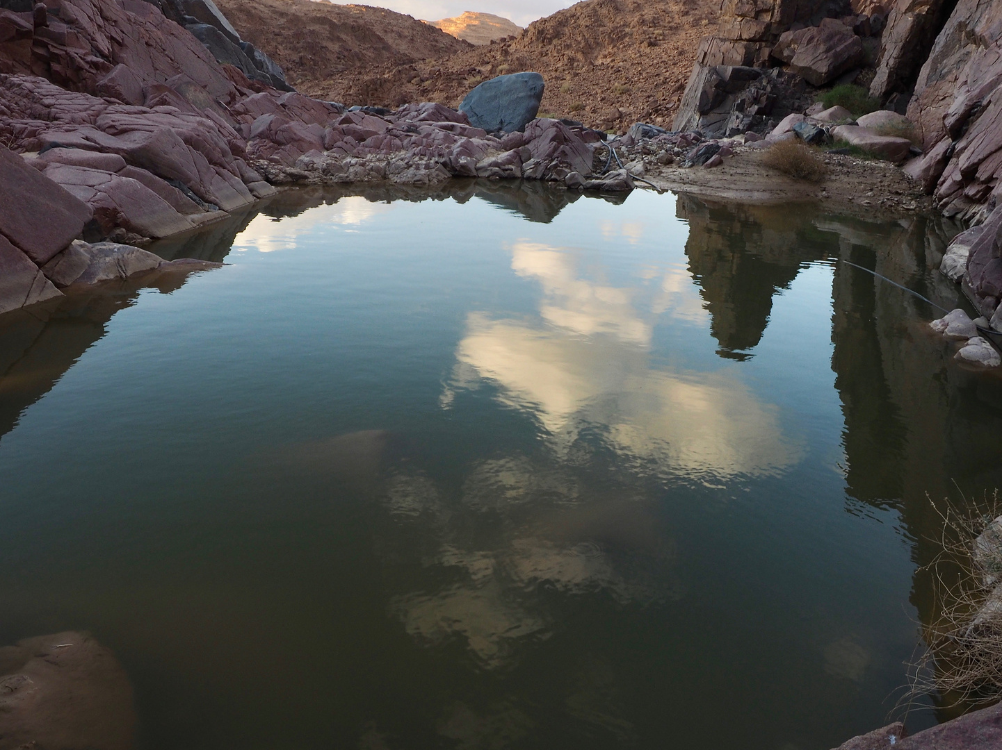 Guelta in der Bergwüste des Südsinai