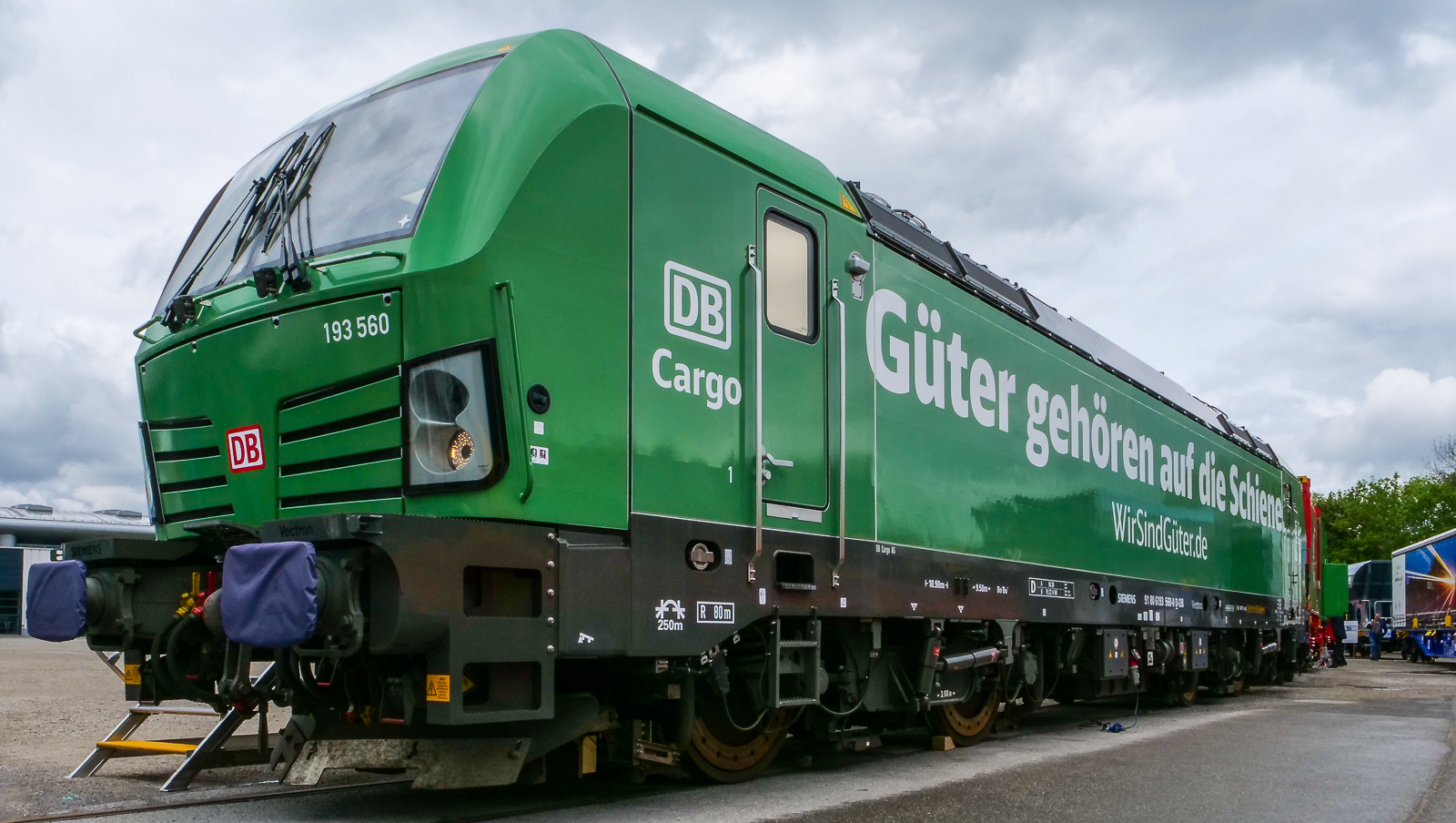 Güter gehören auf die Schiene ...