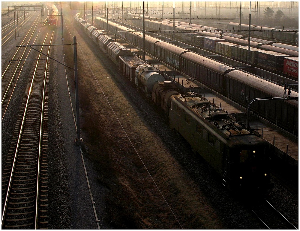 Güterbahnhof an einem kalten Morgen