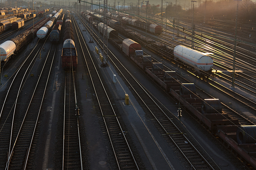 Güterbahnhof im Abendlicht