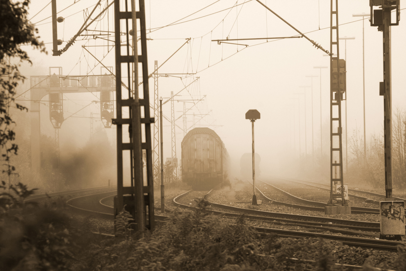 Güterbahnhof im Nebel