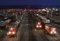 Güterbahnhof zur blauen Stunde