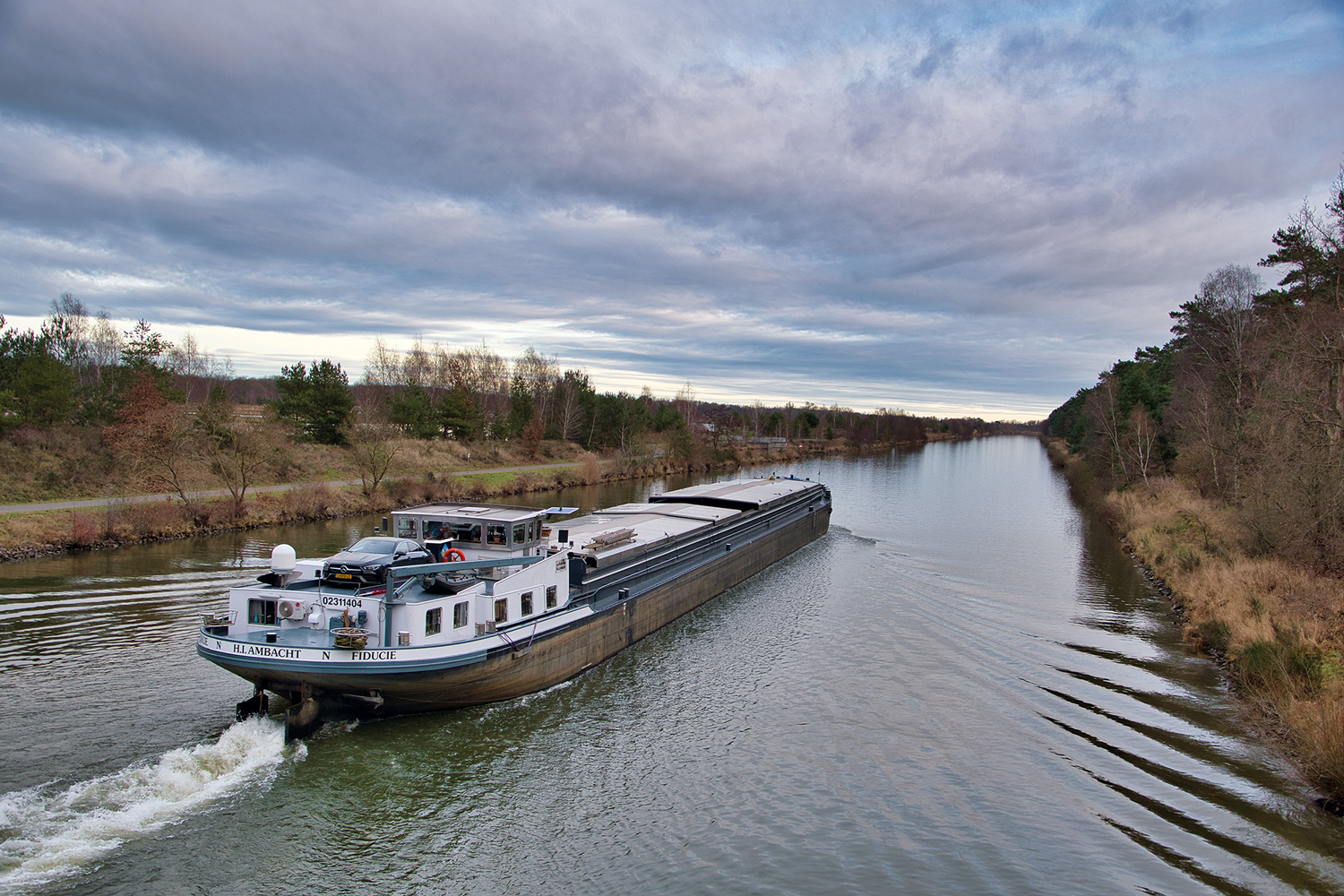 Gütermotorschiff „Fiducie“ auf den Mittellandkanal 