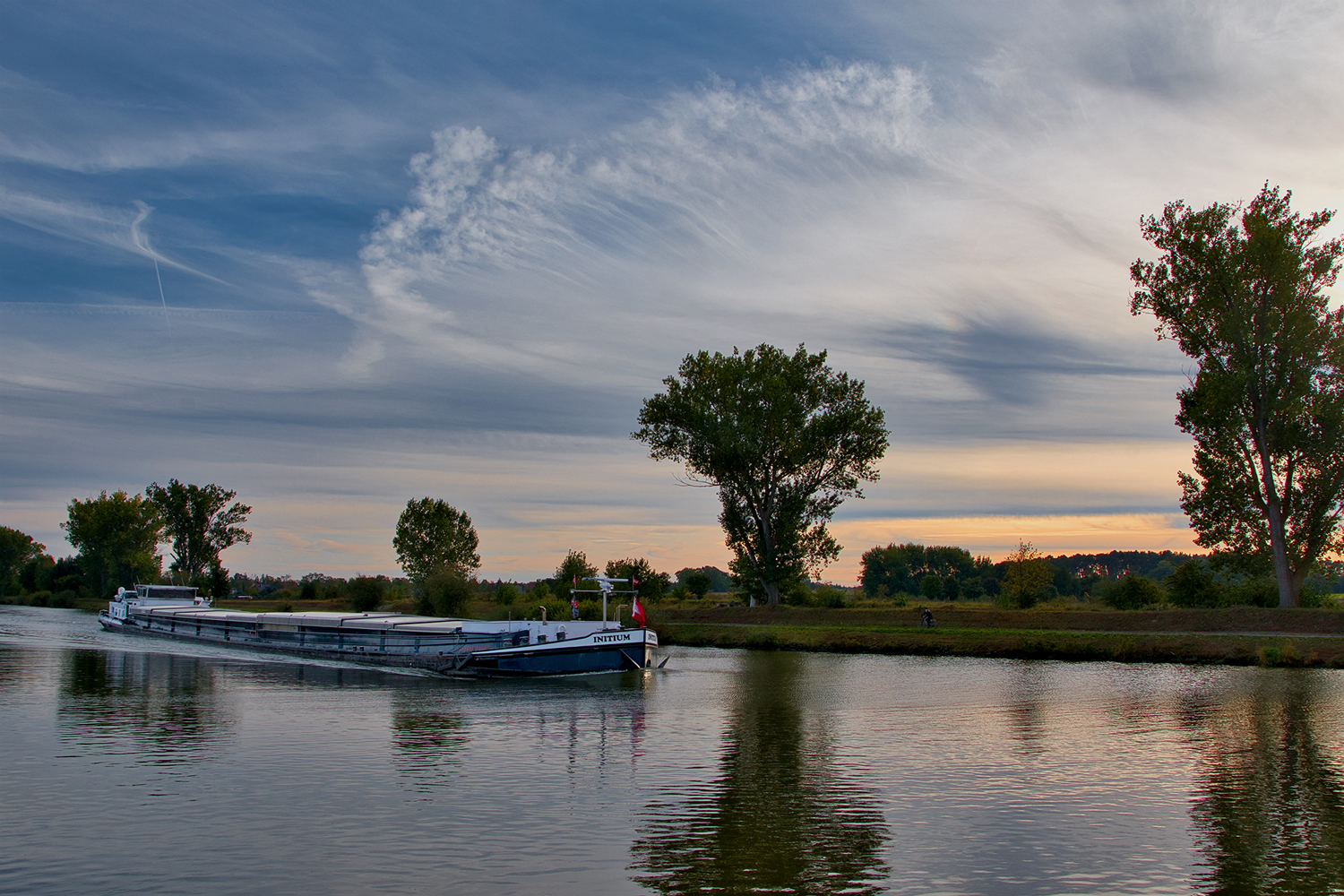 Gütermotorschiff „Initium“ auf den Mittellandkanal 