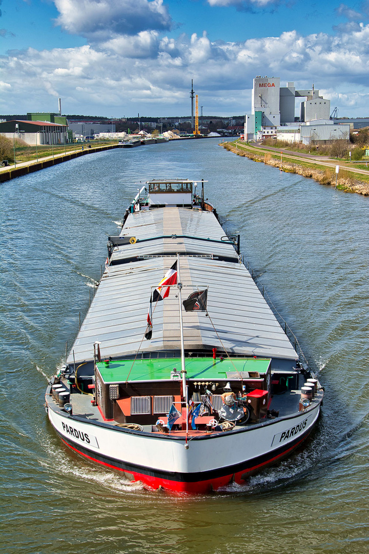 Gütermotorschiff „Pardus“ auf den Mittellandkanal