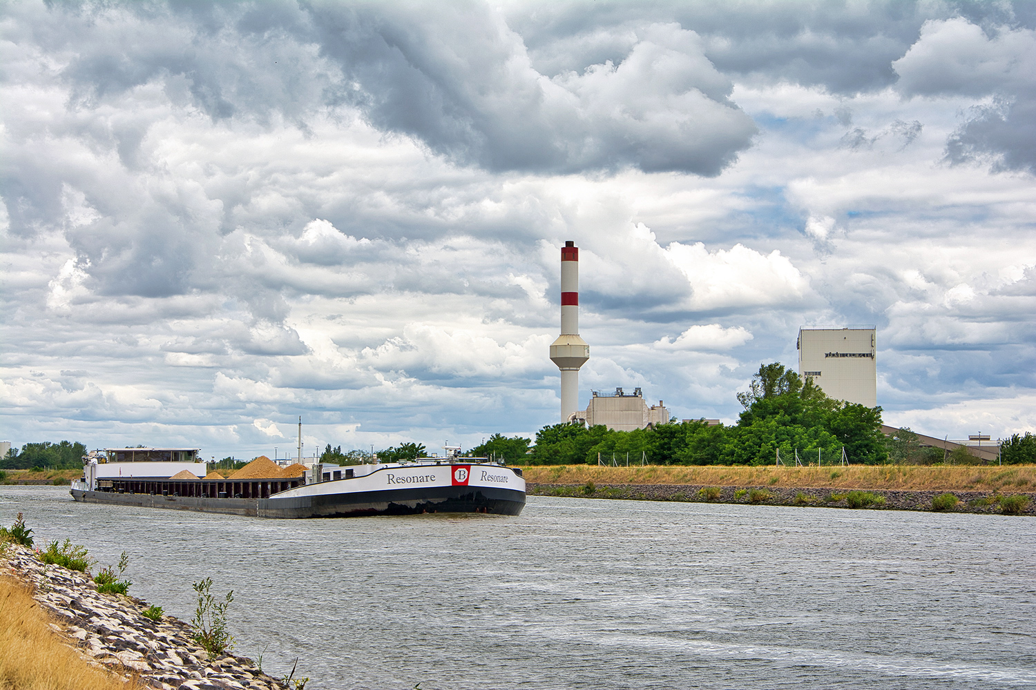 Gütermotorschiff „Resonare“ auf den Mittellandkanal  