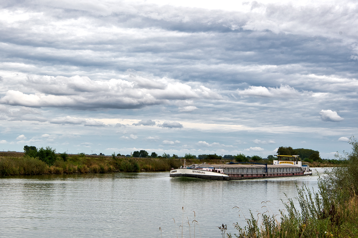 Gütermotorschiff „Steinburg“ auf den Mittellandkanal 