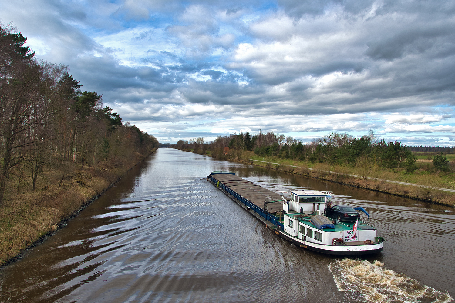 Gütermotorschiff „Vota“ auf den Mittellandkanal 