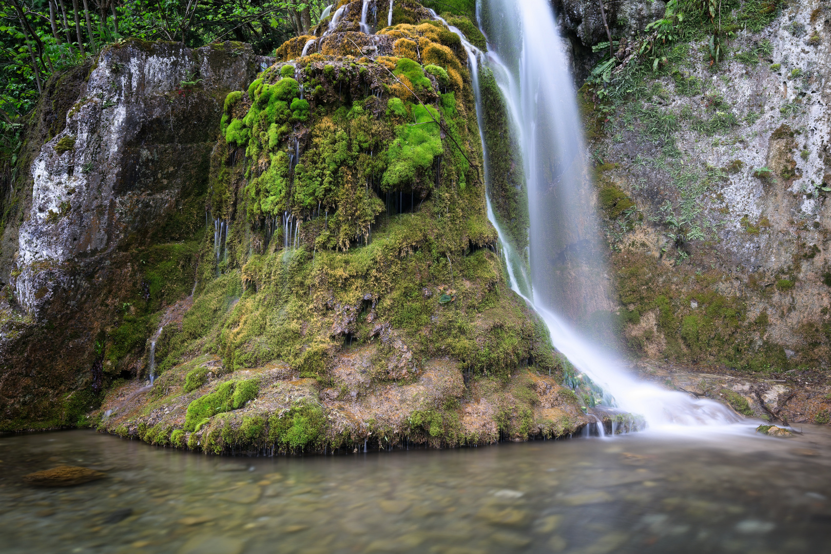 Der ist 37 meter hoch. Uracher Wasserfall Fotos : Gütersteiner Wasserfall bei Bad Urach Foto & Bild | wald ...