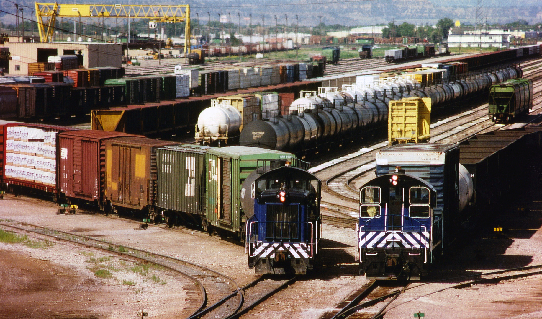 Güterzüge auf dem Montana Rail Link Yard in Laurel, Montana...