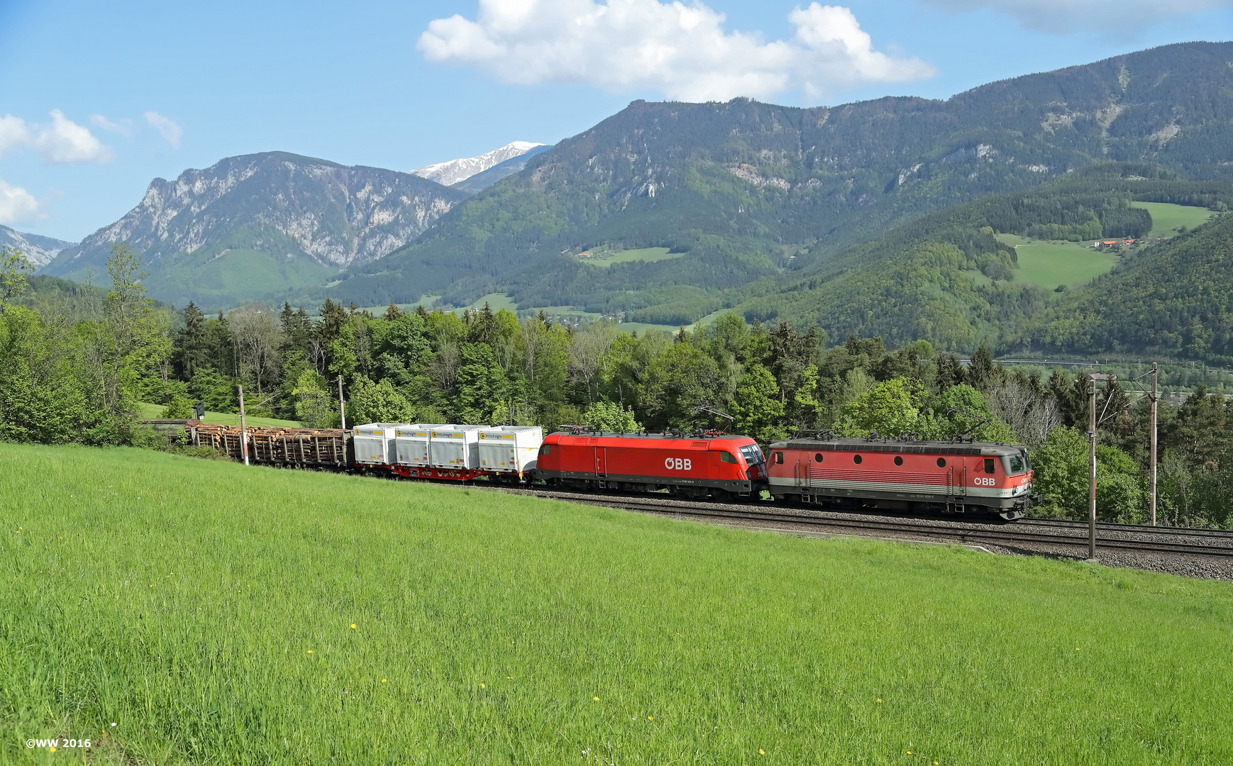 Güterzug bergwärts zum Semmering