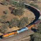 Güterzug der BNSF im Tehachapi Loop