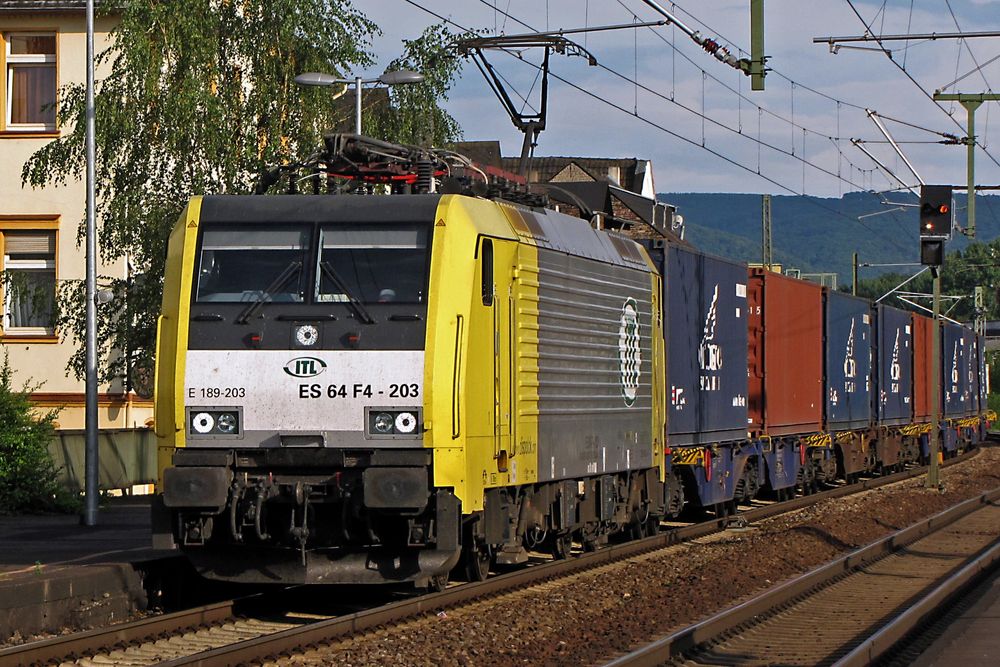 Güterzug durch den Bahnhof Oberlahnstein