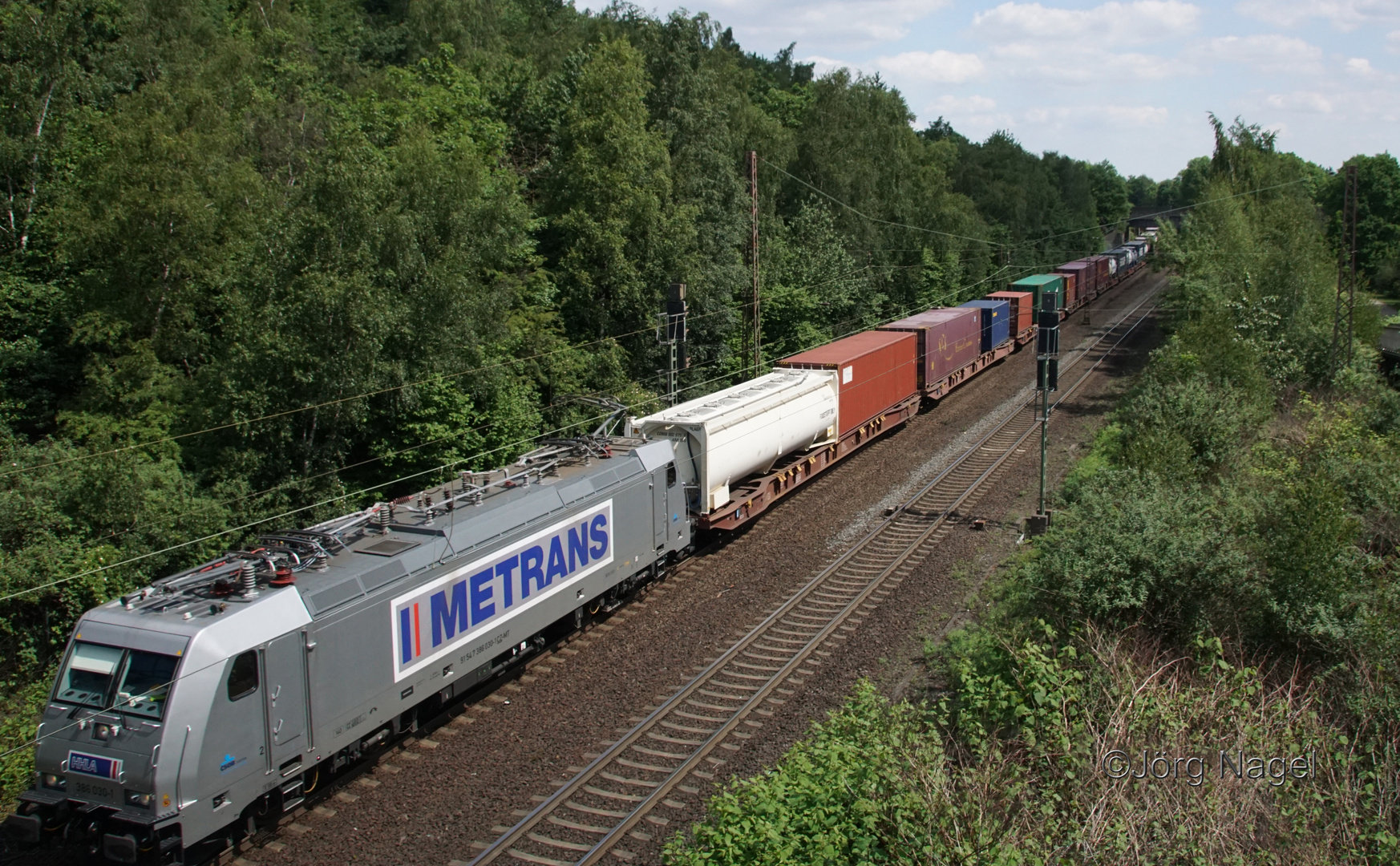 Güterzug gezogen von einer BR386 Metrans