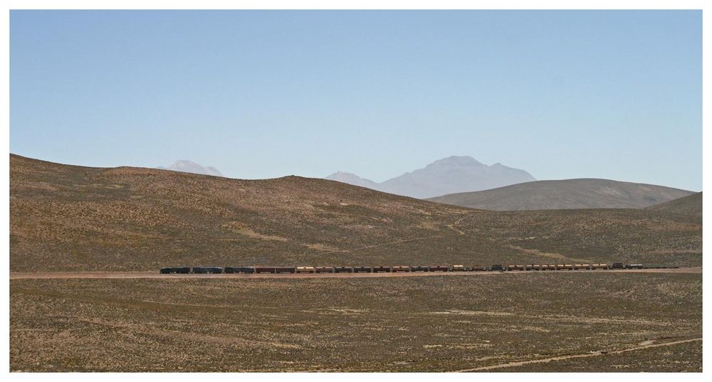 Güterzug im Andenhochland