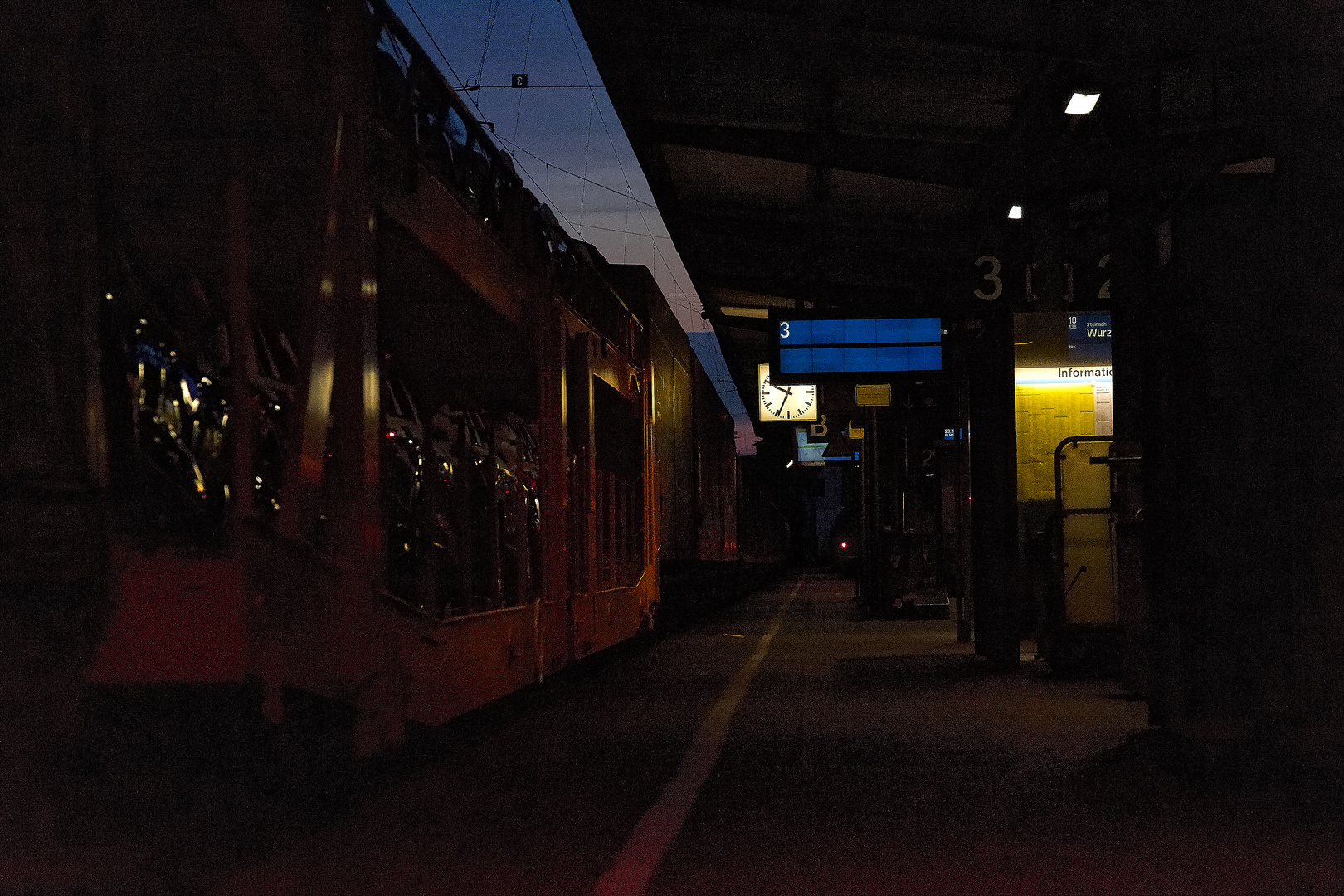 Güterzug in die Nacht