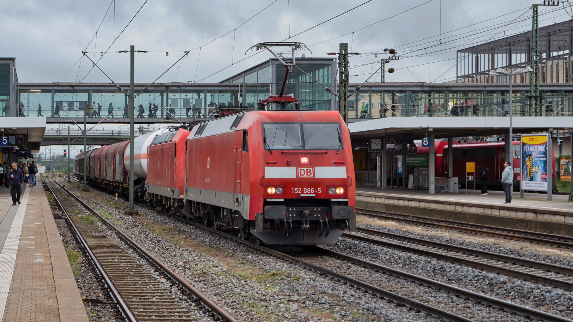 Güterzug mit 152 086 im Regensburger Hauptbahnhof