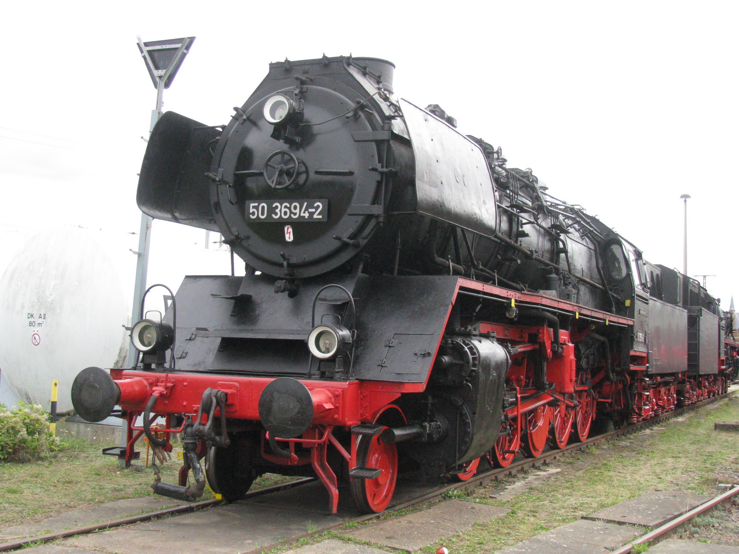 Güterzugschlepptenderlokomotive 50 3694 der DR