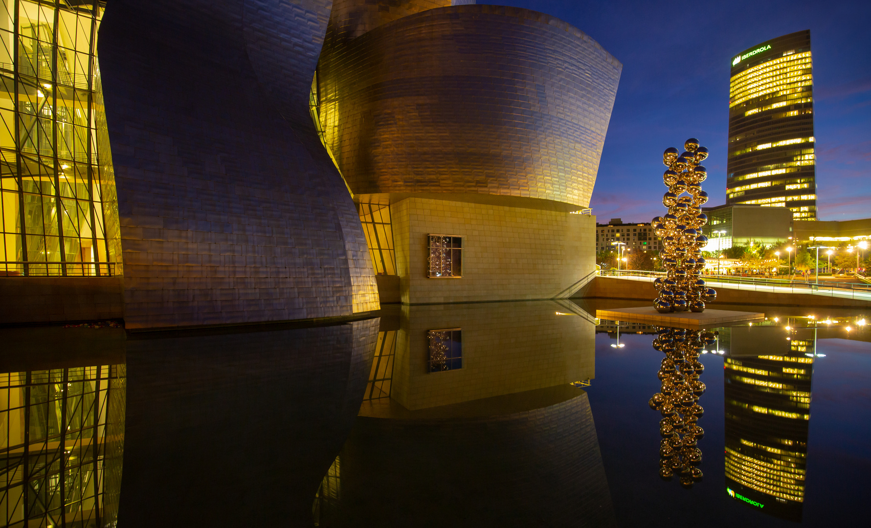 Guggenheim Museum in der blauen Stunde