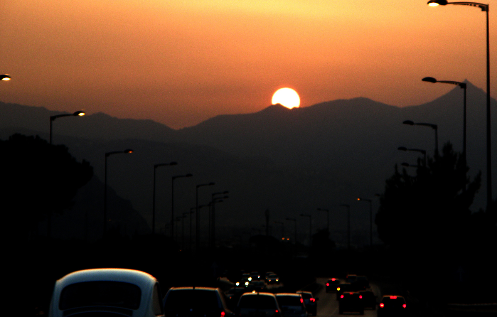 guidando al tramonto