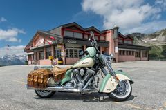 Guidos Schmuckstück, die Indian 105 auf dem Nufenenpass