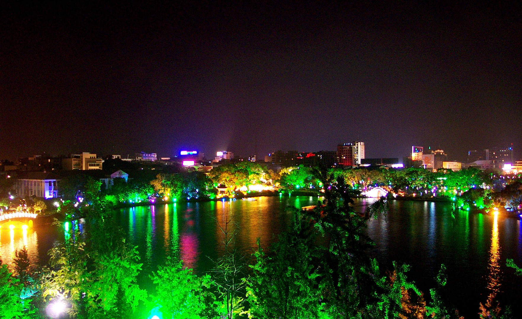 Guilin Stadt bei Nacht.