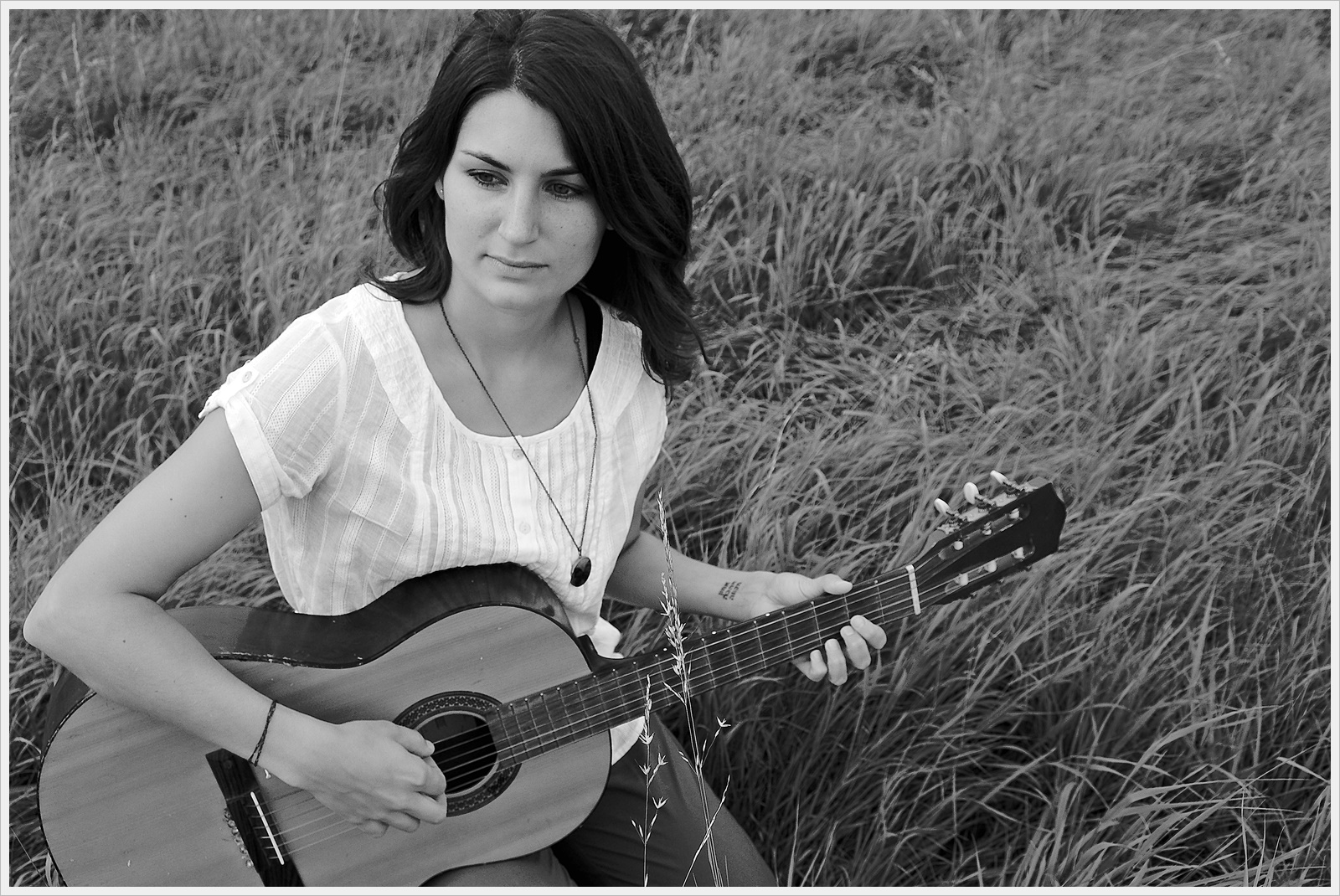 Guitar ...b&w