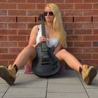 guitar_girl_miranda