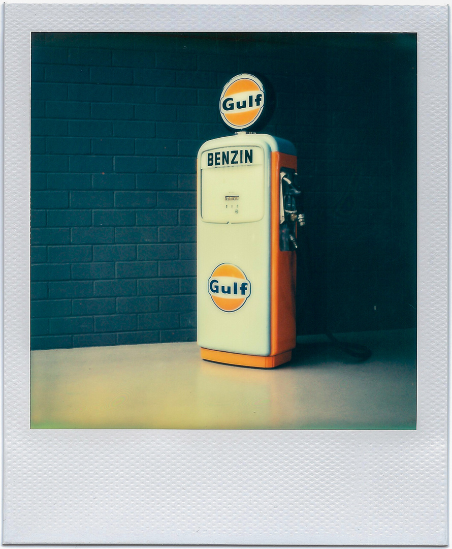 Gulf Benzinsäule Polaroid SX70 / Film Impossible