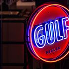 Gulf im Neonlicht