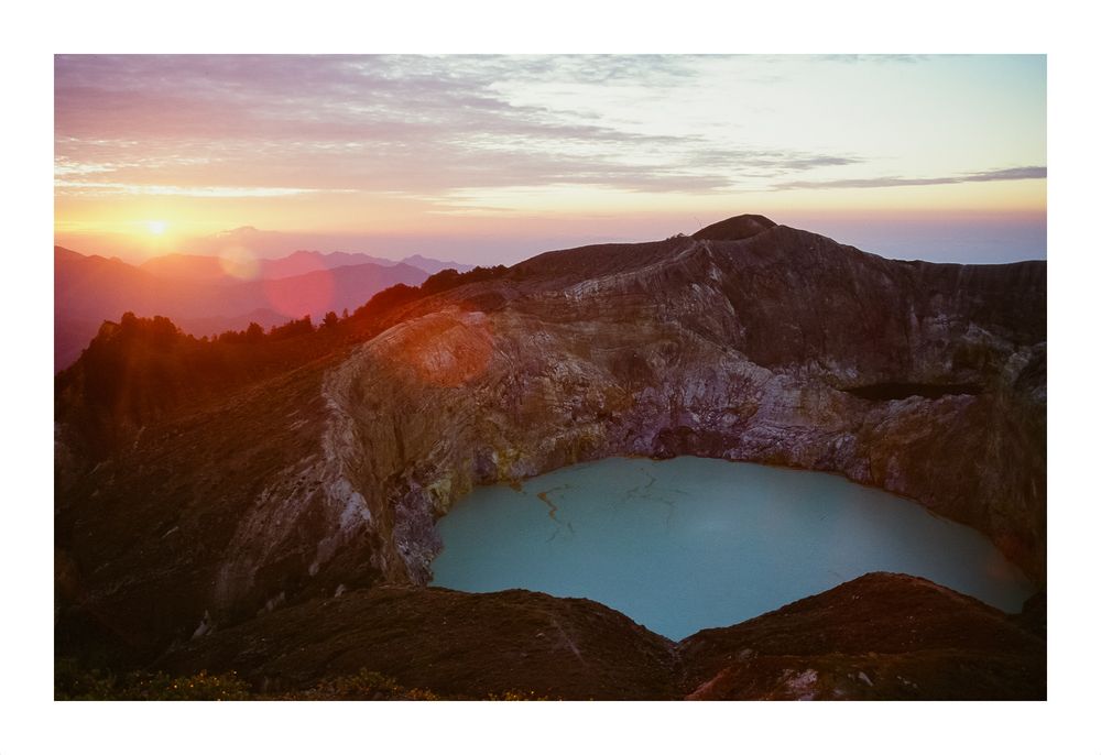 Gunung Kelimutu