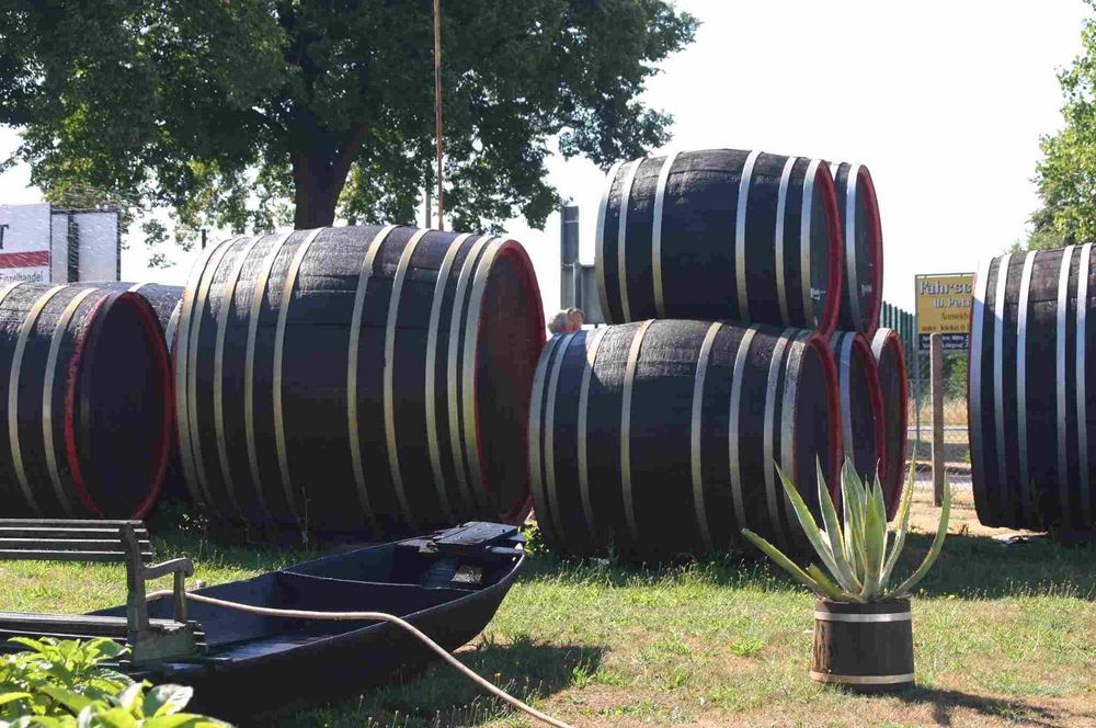 Gurkenfässer im Spreewald