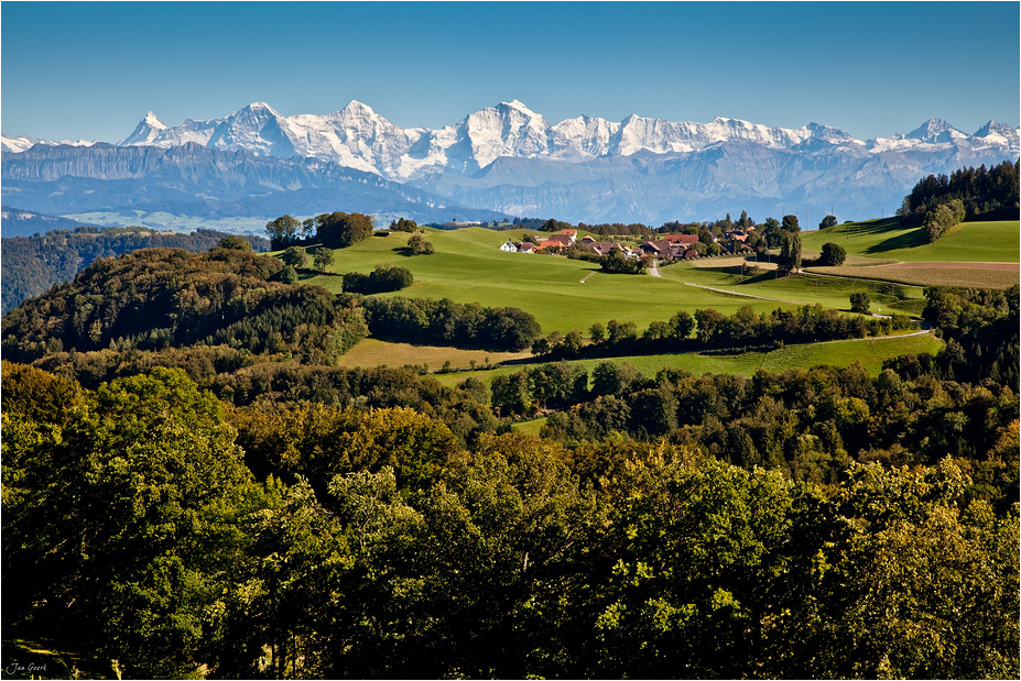 Gurtendorf mit Alpenblick