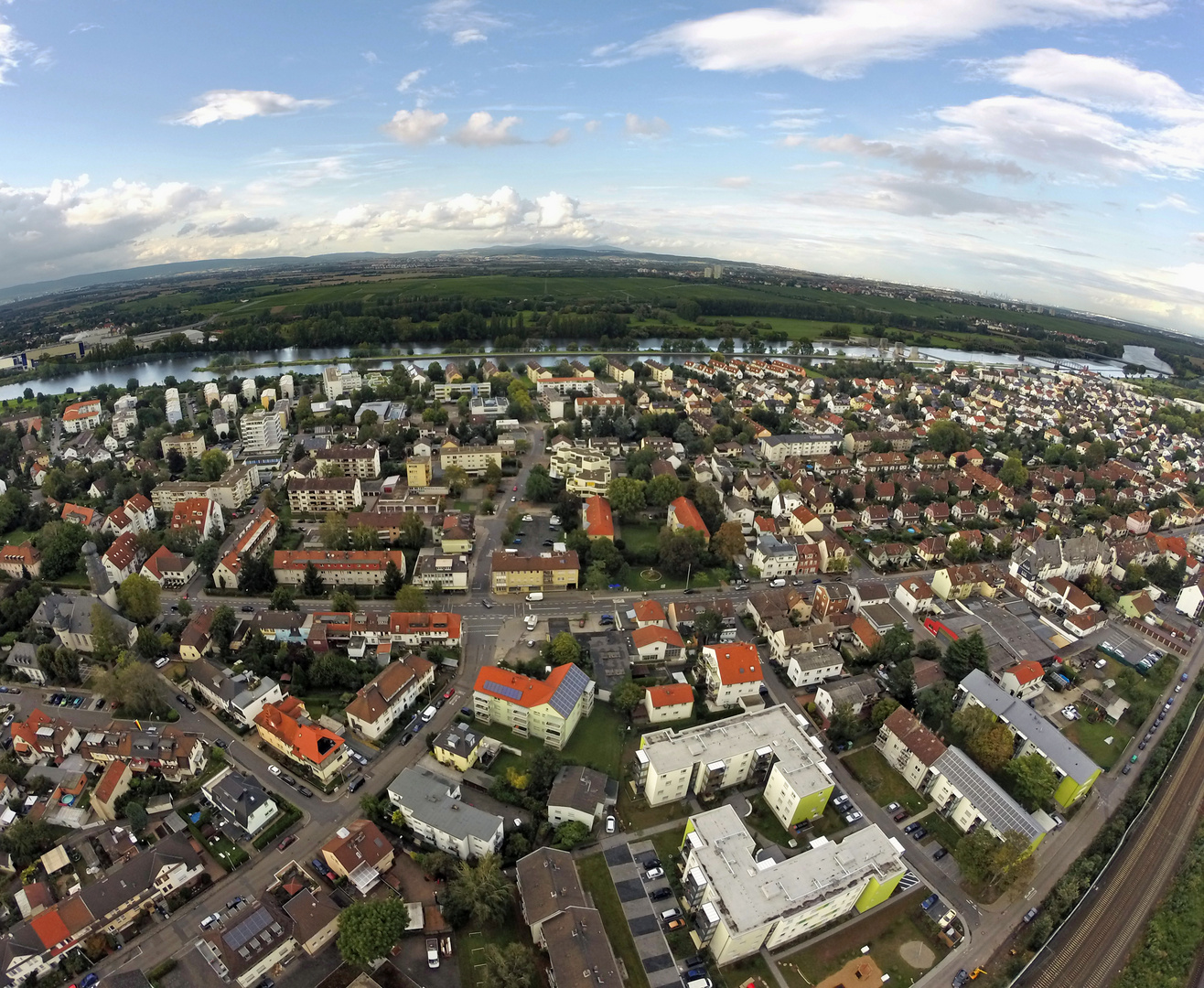 Gustavsburg von Oben mit Blick auf den Main und Hochheim