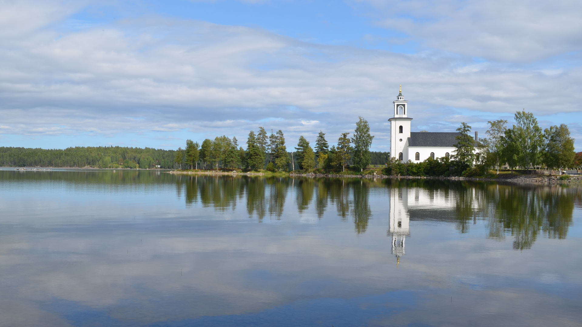 Gustavsfors Värviks Kyrka gespiegelt