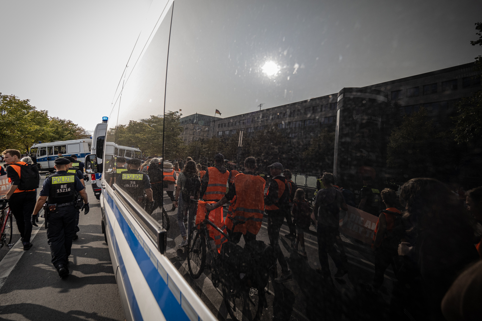 Gut behütet durch die Berliner Polizei