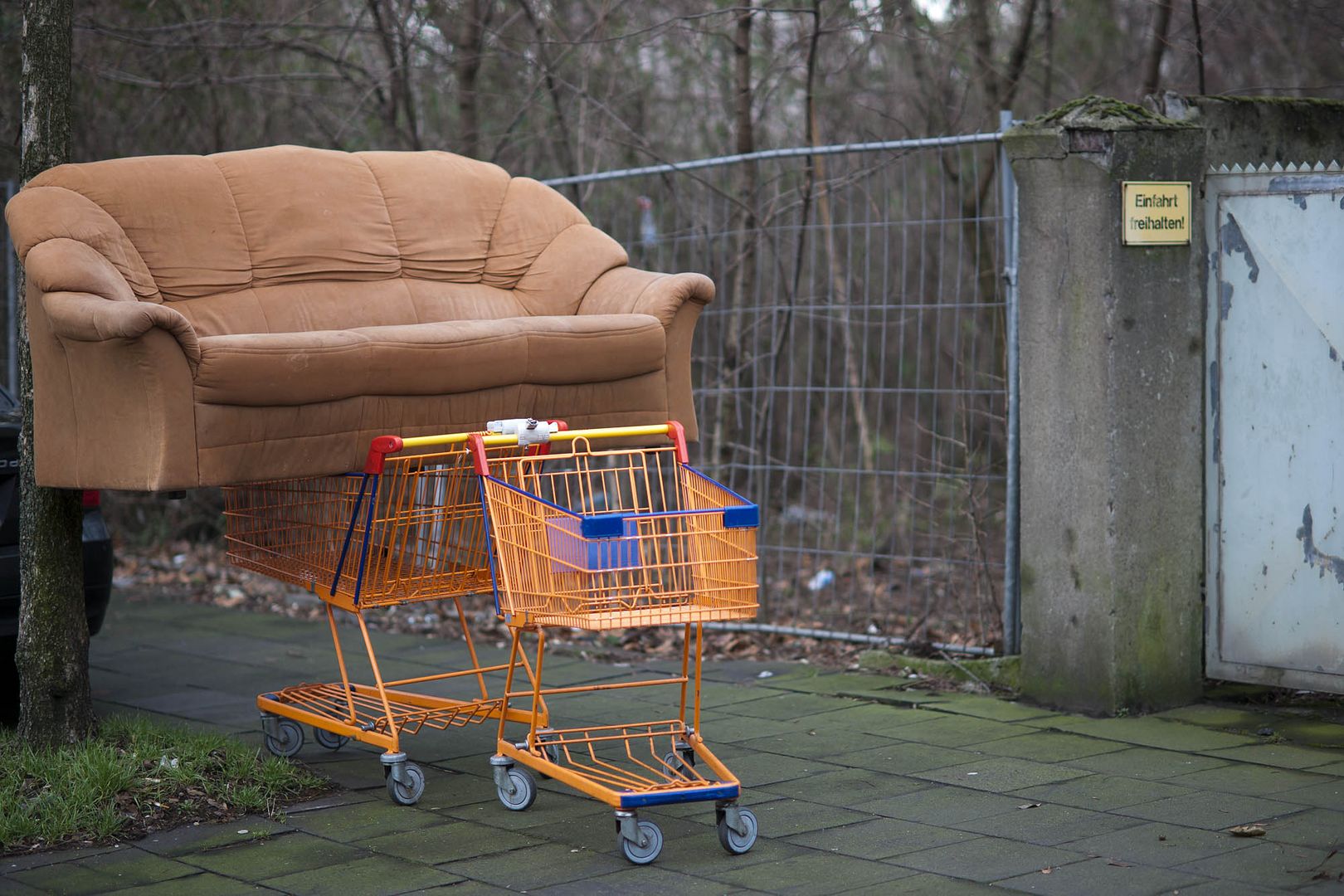 Gut erhaltene Couch günstig abzugeben